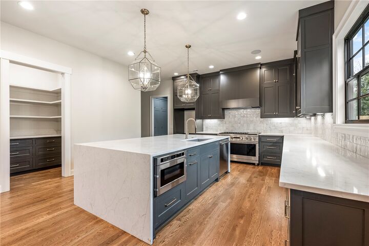 Property Photo:  1039 NW A Street  AR 72712 