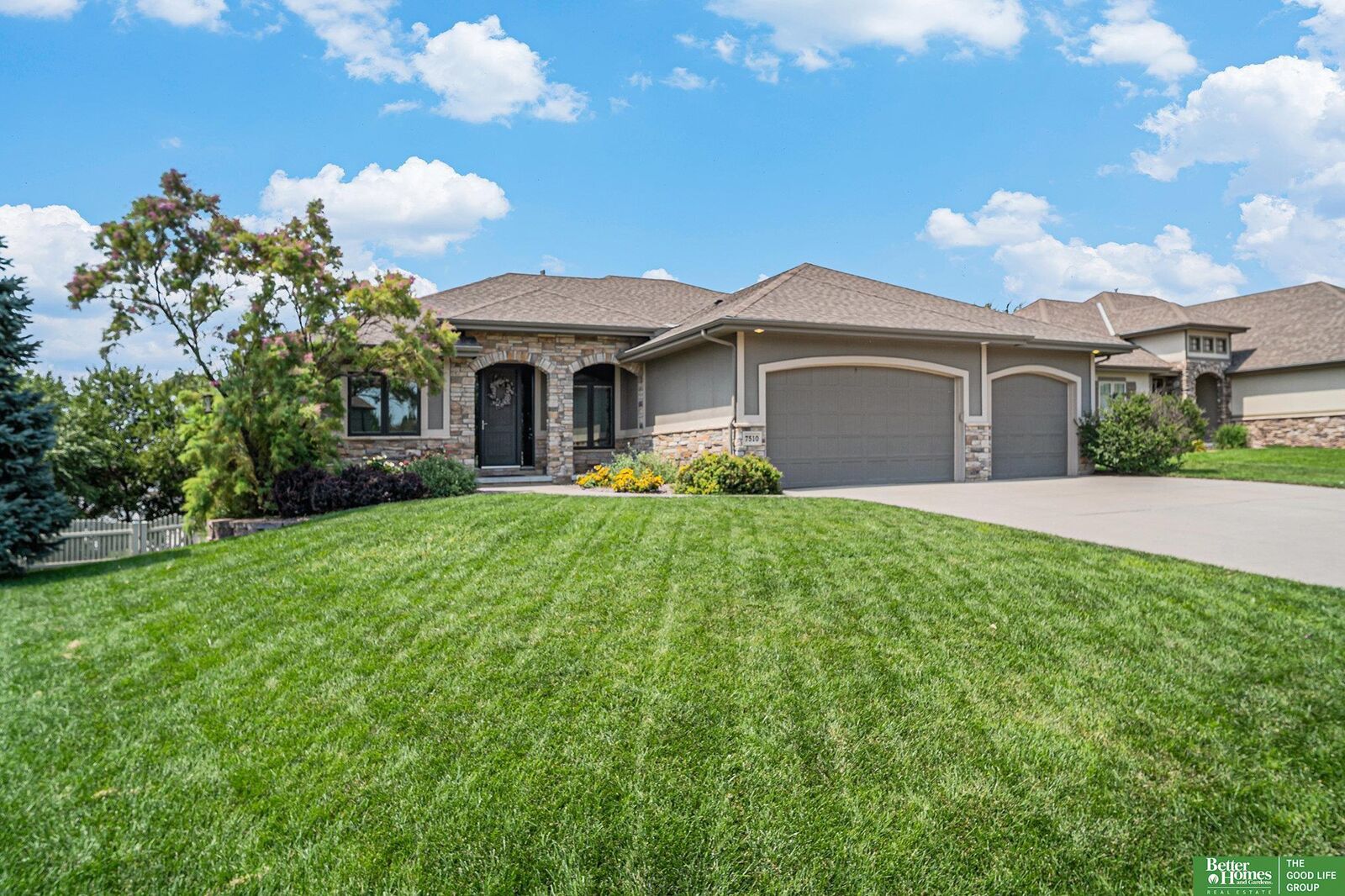 Property Photo:  7510 S 103 Avenue  NE 68128