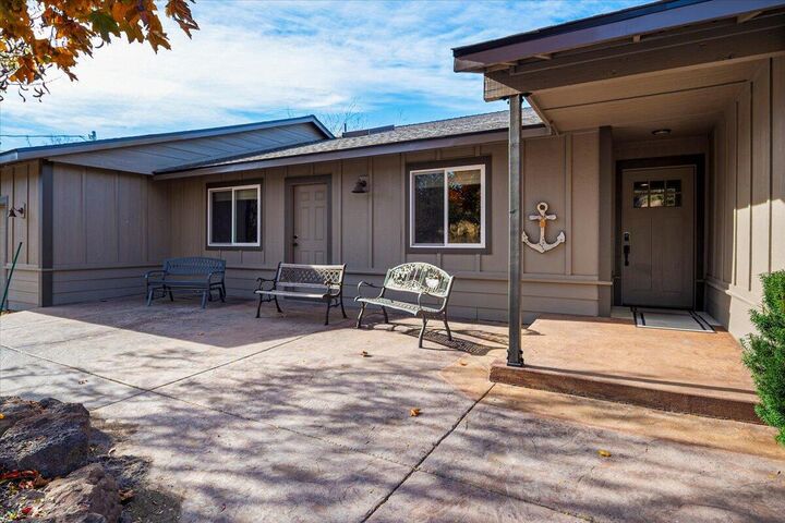 Property Photo:  1475 NW Odem Avenue  OR 97760