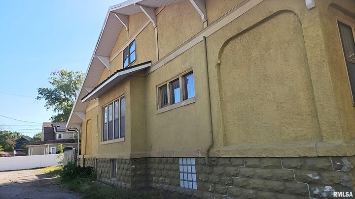 Property Photo:  423 S Lincoln  IL 62801 