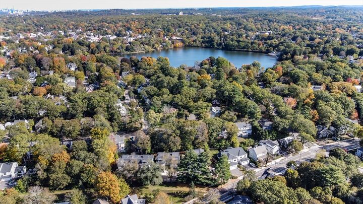 Property Photo:  956 Walnut Street 4  MA 02461 