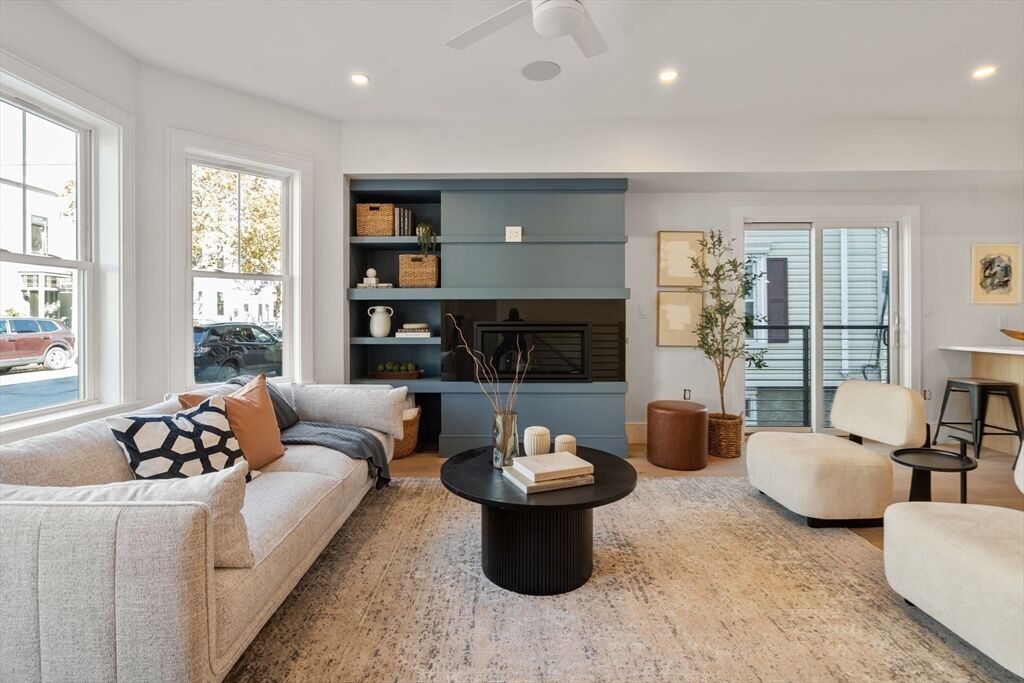 Property Photo:  527 E Seventh Street 2  MA 02127