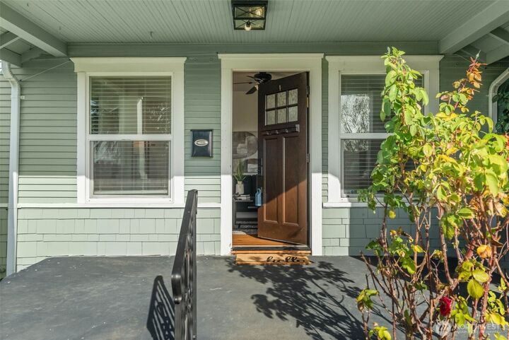 Property Photo:  703 E  54th Street  WA 98404 