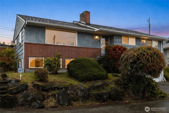 Property Photo:  4852  19th Avenue S  WA 98108