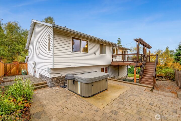 Property Photo:  15030  Old Manor Way  WA 98087