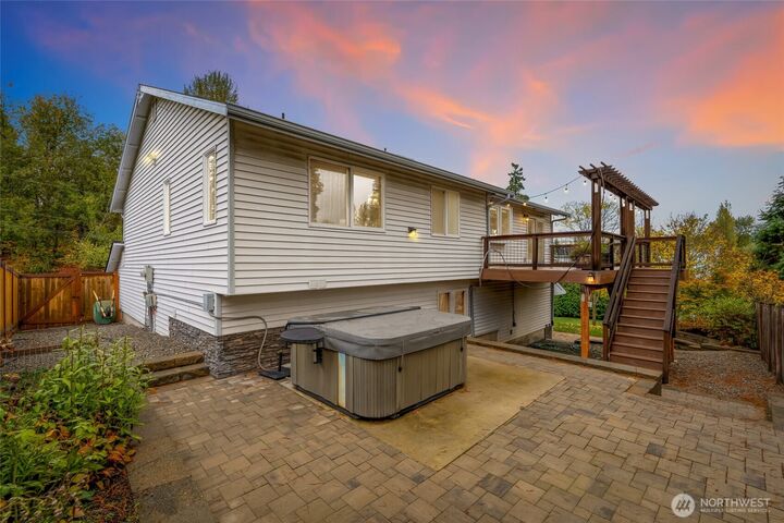 Property Photo:  15030  Old Manor Way  WA 98087