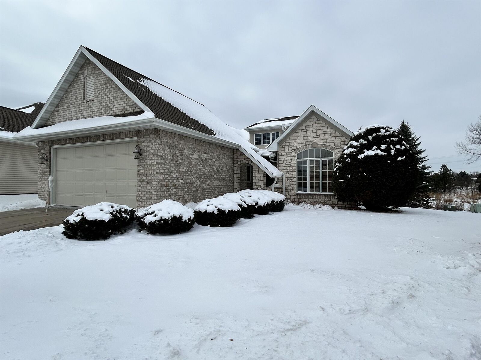 Property Photo:  924 E Pondview Court  WI 54913 