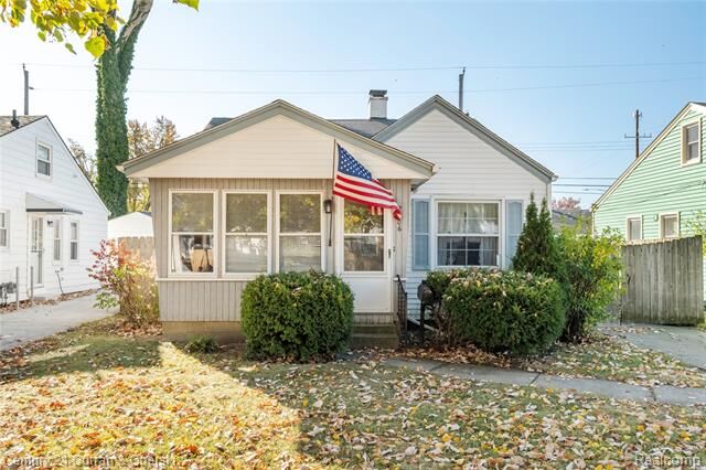 Property Photo:  2306 Barrett Avenue  MI 48067