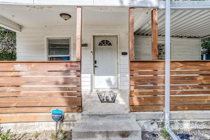 Property Photo:  1425 N Holyoke Ave  KS 67208 