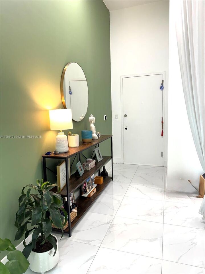 Property Photo: 1900 N Bayshore Dr 710 FL 33132