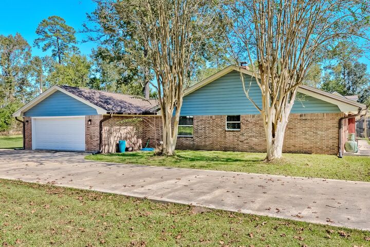 Property Photo:  450 Piney Point  TX 77659 