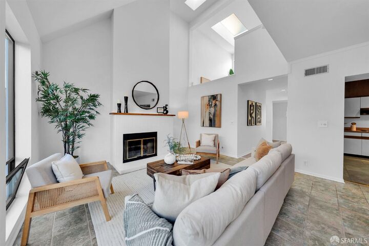 Property Photo: 35 Moulton Street 2 CA 94123