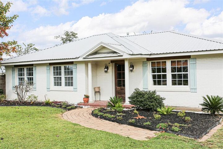 Property Photo:  28 Horseshoe Lane  LA 70663 