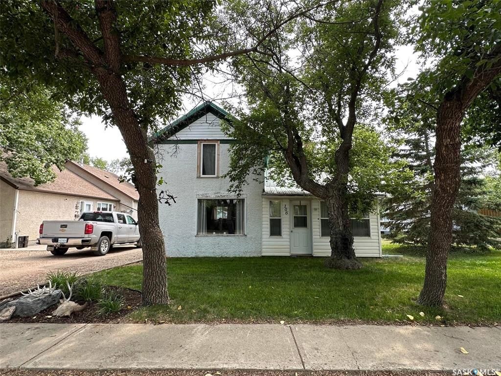 Photo de la propriété:  106 3rd Avenue E  SK S0H 3G0