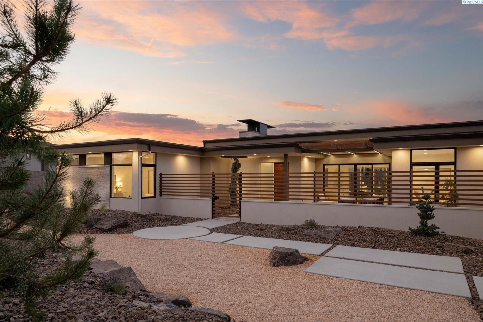 Property Photo:  104118 E Addison Ave  WA 99338 