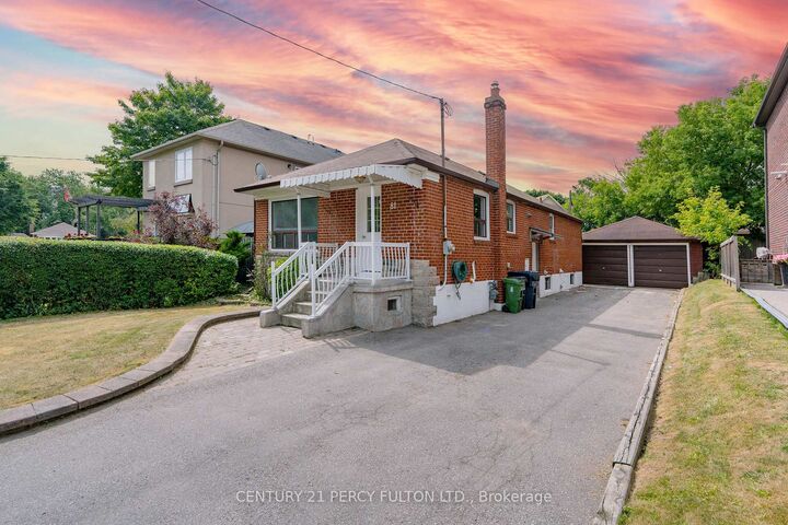 Photo de la propriété:  81 Maywood Parkway  ON M1K 2H3 