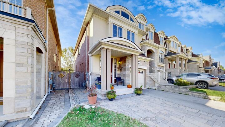 Property Photo: 124 Lacewood Drive ON L4S 0E5