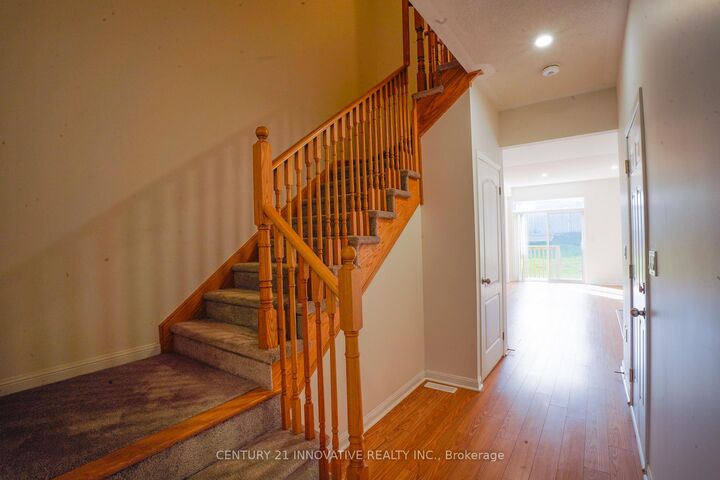 Photo de la propriété:  2572 Winter Words Drive  ON L1H 7K4