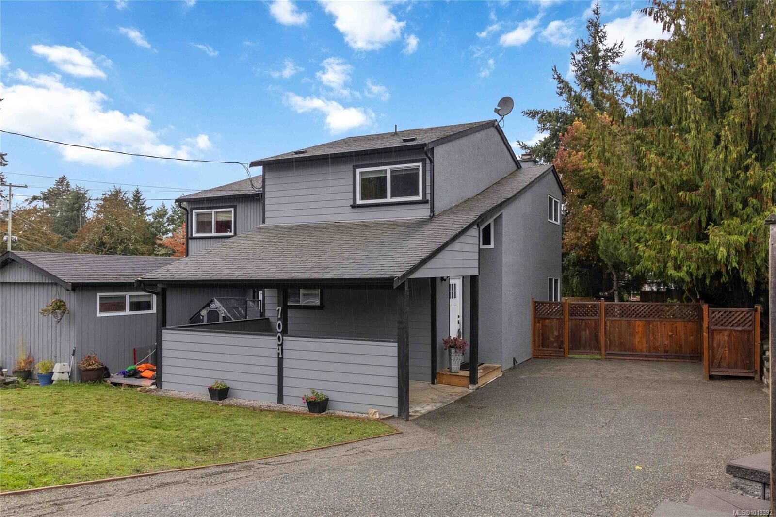 Property Photo: 7004 Wallace Dr BC V8M 1G1