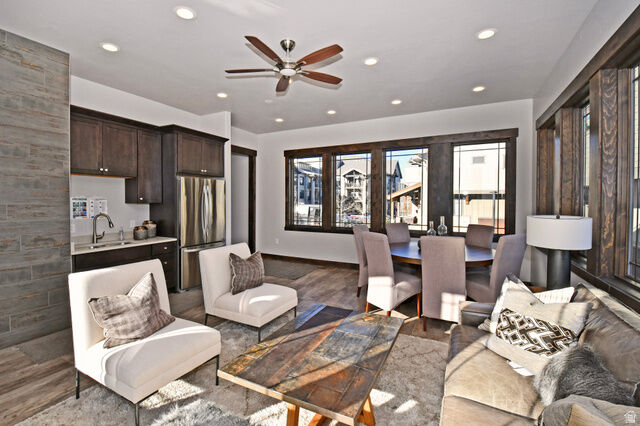 Property Photo: 3793 Blackstone Dr 2H UT 84098