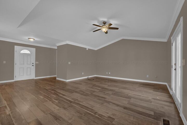 Property Photo: 240 Wolf Rd W AL 35580