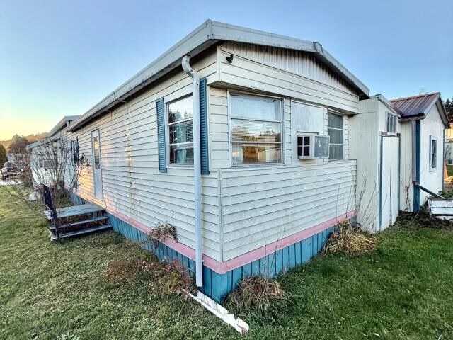 Property Photo: 6 Carriage Drive PA 16371