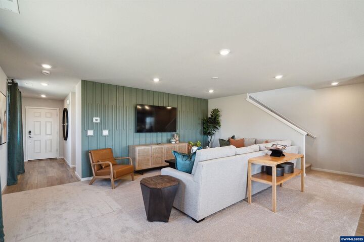 Property Photo: 2702 Gunderson Av OR 97071