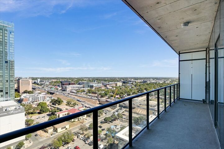 Property Photo: 610 Davis Street 2008 TX 78701