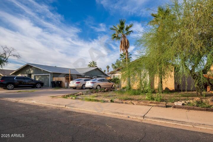 Property Photo: 604 W Emelita Avenue AZ 85210