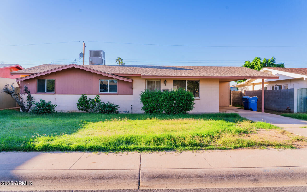 Property Photo: 3609 W Denton Lane AZ 85019