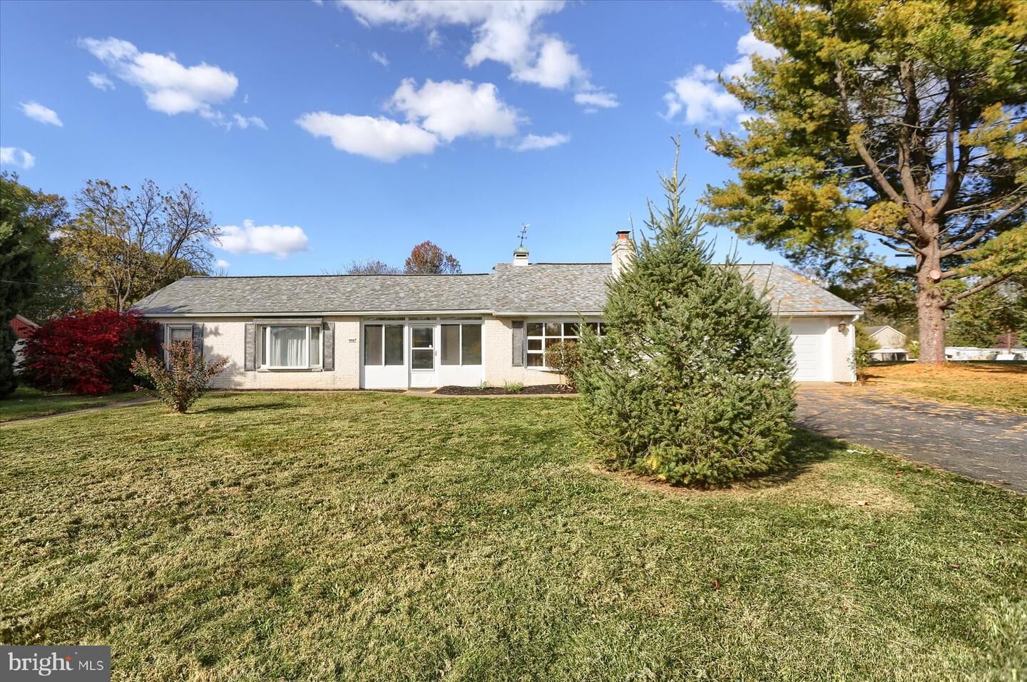 Property Photo: 950 W Trindle Road PA 17055