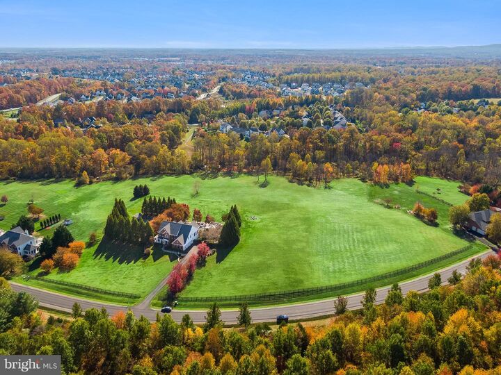 Property Photo: 40747 Lenah Run Circle VA 20105