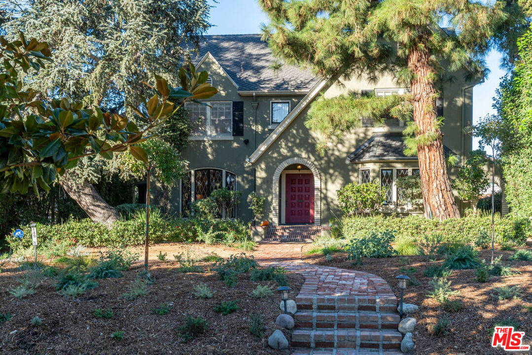 Property Photo:  149 N Van Ness Ave  CA 90004 