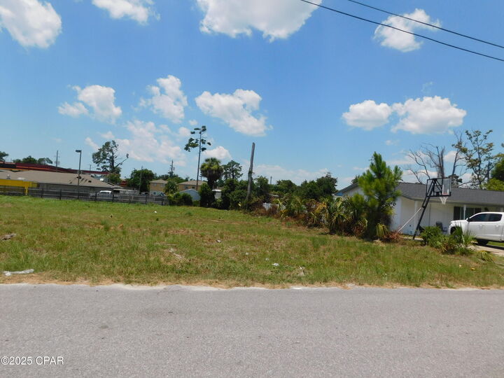 Property Photo: 1505 Fairy Avenue FL 32405