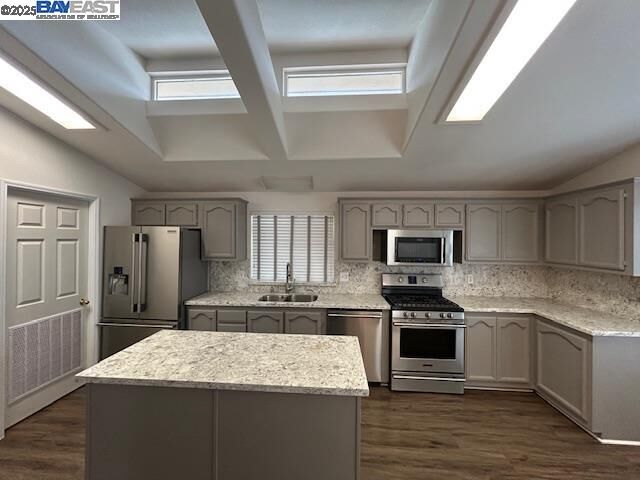 Property Photo:  1400 Buckingham Way  CA 94544 