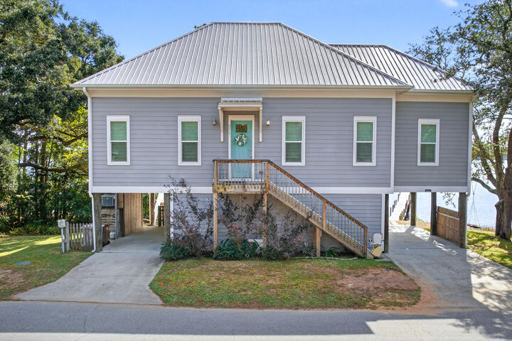 Property Photo: 2975 Holley Point Road FL 32566