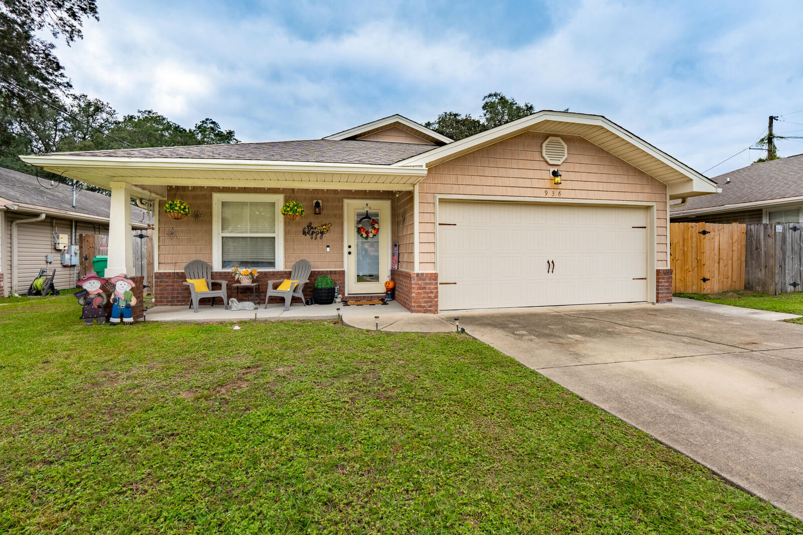Property Photo:  936 Central Avenue  FL 32547 