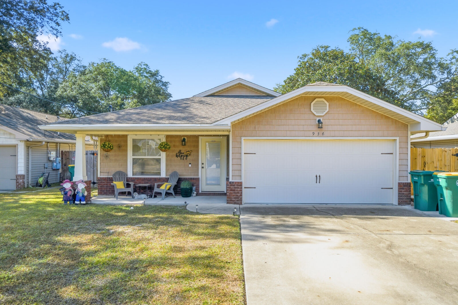 Property Photo: 936 Central Avenue FL 32547