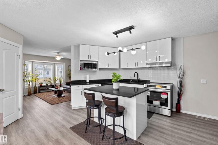Photo de la propriété: 8304 157 Avenue NW AB T5Z 2P8