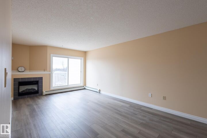 Photo de la propriété:  11446 40 Avenue NW 404  AB T6J 0R5 