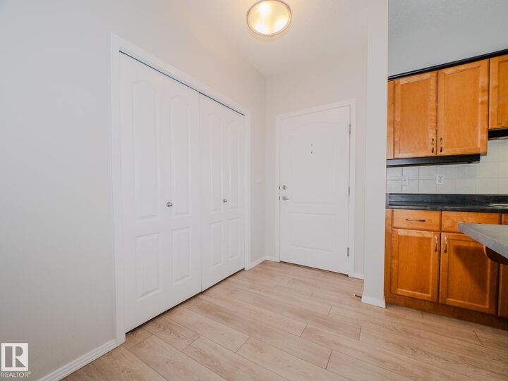 Photo de la propriété:  12111 51 Avenue NW 209  AB T6H 6A3