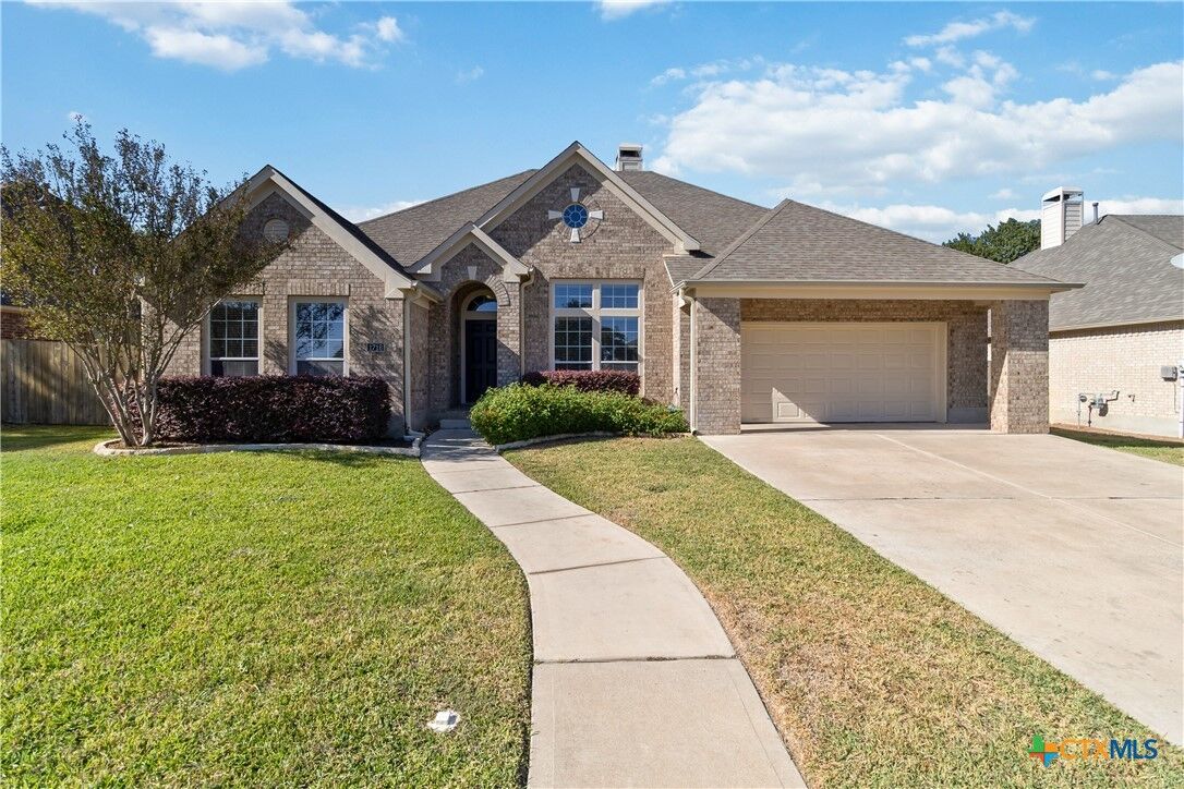 Property Photo:  1716 Oak Wind  TX 78132 