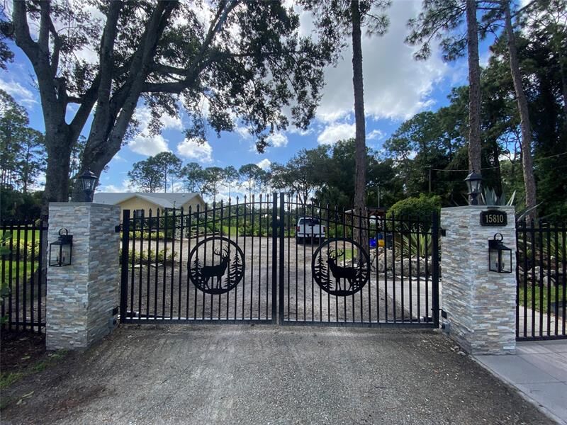 Property Photo:  15810 N 83rd Lane N  FL 33470 