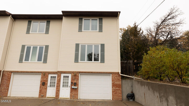 Property Photo:  904 2nd Street NW 1  ND 58554 