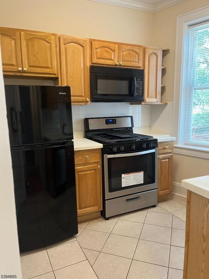 Property Photo:  310 S Orange Ave 6  NJ 07079