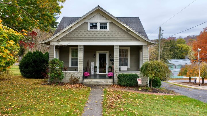 141 Walnut St  Ronceverte WV 24970 photo