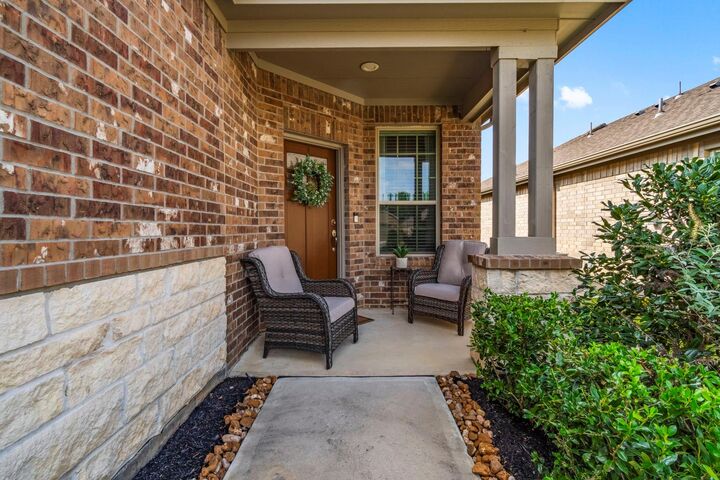 Property Photo:  242 Flaxen Chestnut  TX 77382 