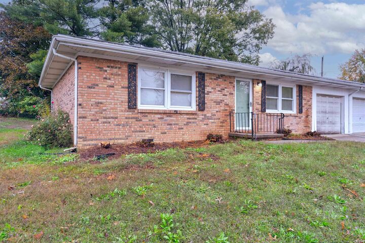 Property Photo:  1304 E Monroe Street  IN 47601-2336 