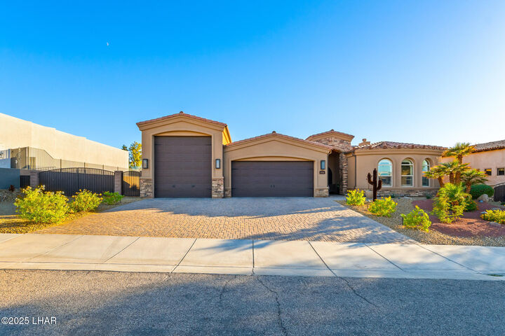 Property Photo:  1704 Sailing Hawk Dr  AZ 86404 