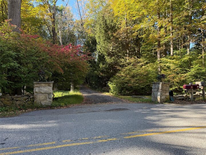 Property Photo:  98 Eastwoods Road  NY 10576 